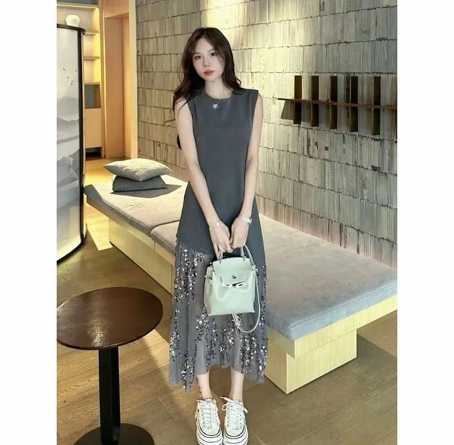 V&aacute;y dự tiệc d&aacute;ng d&agrave;i đu&ocirc;i c&aacute; lưới đ&iacute;nh kim sa lấp l&aacute;nh
