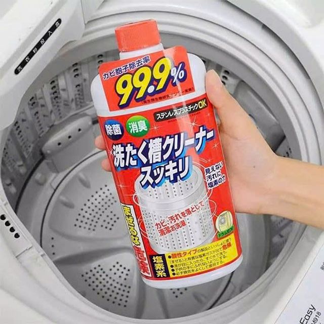 Nước tẩy vệ sinh lồng giặt đang được sử dụng