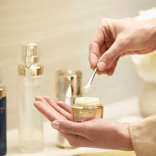 Kem Dưỡng Mắt Cl&eacute; De Peau