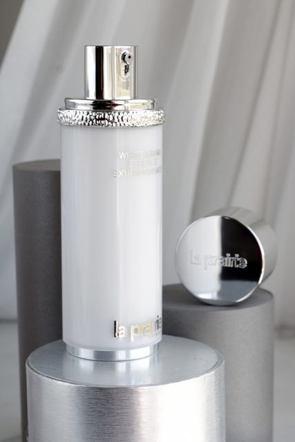 Nước Thần Dưỡng Da La Prairie White Caviar Essence Extraordinaire