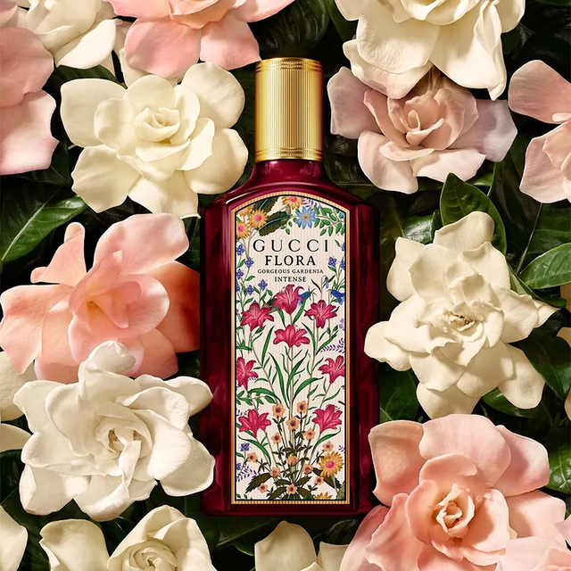 Nước Hoa Gucci Flora Gorgeous Gardenia Intense tr&ecirc;n b&agrave;n trang điểm