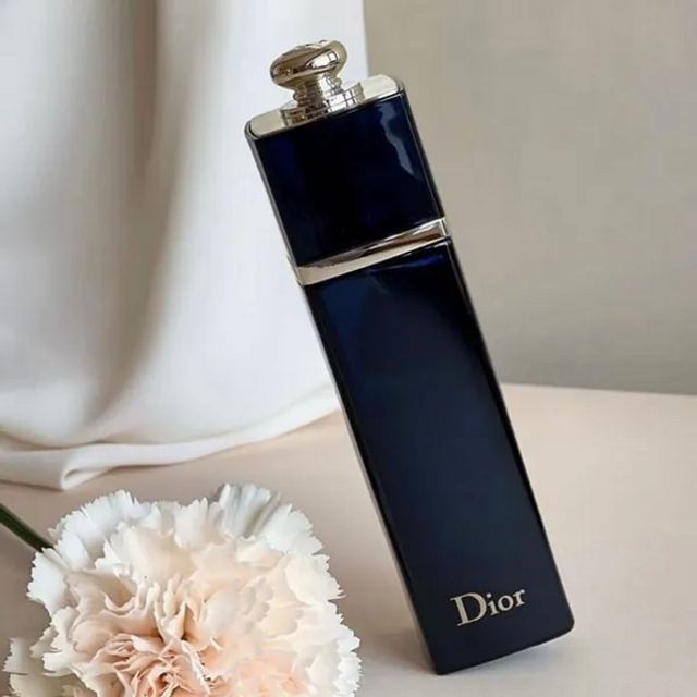 Thiết kế chai nước hoa Dior Addict EDP