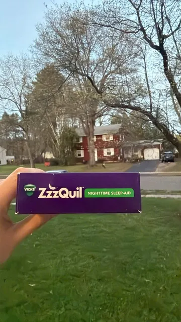 ZzzQuil Hỗ Trợ Ngủ Ngon
