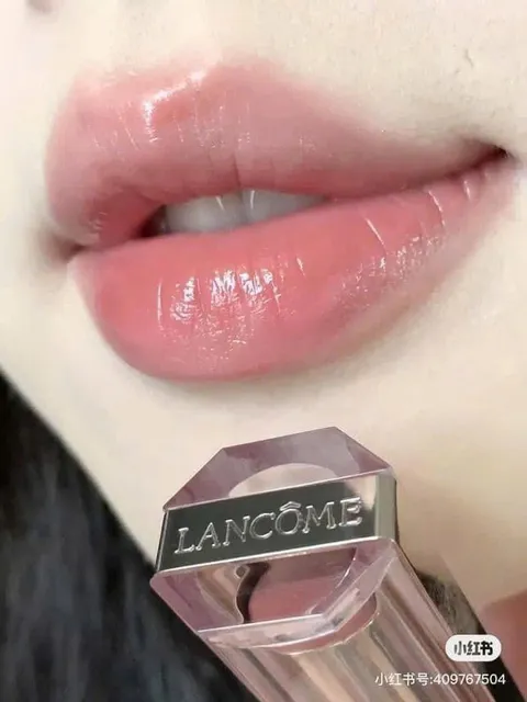 Son Dưỡng Mini Lanc&ocirc;me Id&ocirc;le mang lại cảm gi&aacute;c dễ chịu cho đ&ocirc;i m&ocirc;i