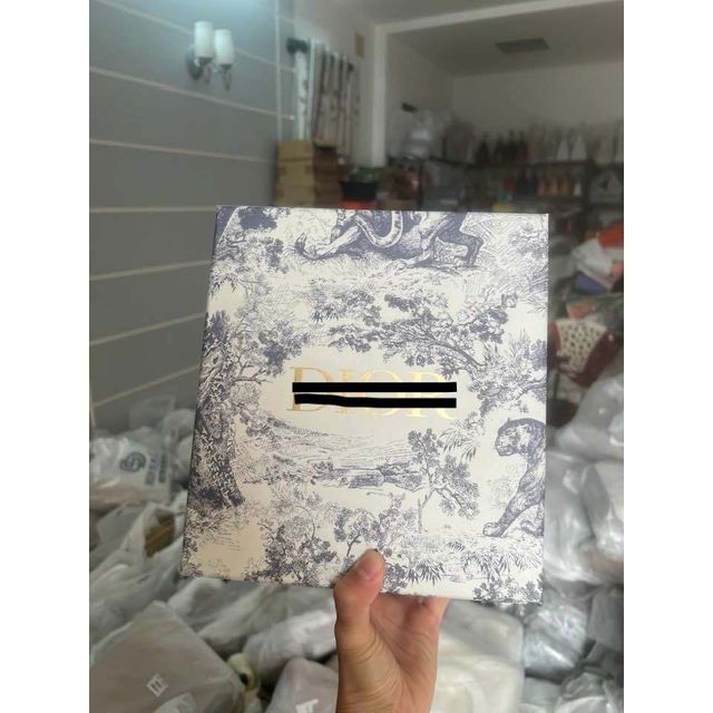 T&uacute;i vu&ocirc;ng da l&igrave; kh&oacute;a bạc