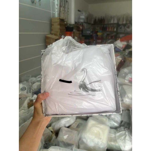 T&uacute;i vu&ocirc;ng da l&igrave; kh&oacute;a bạc