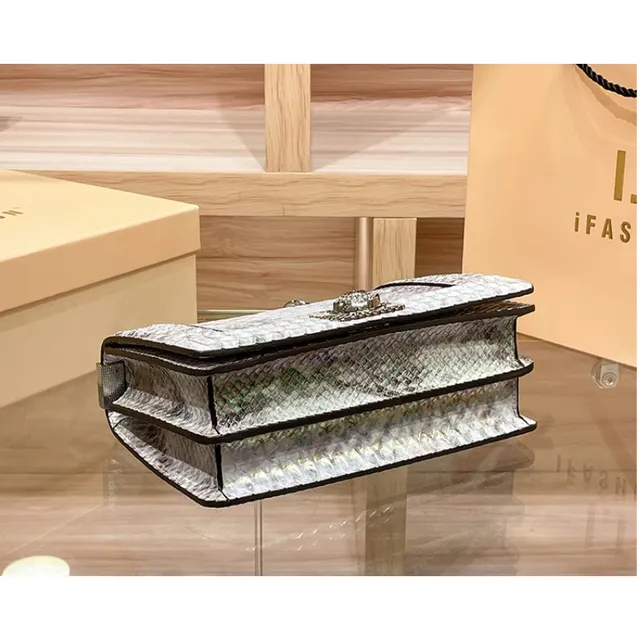 Sản phẩm t&uacute;i x&aacute;ch nữ chữ nhật thanh lịch