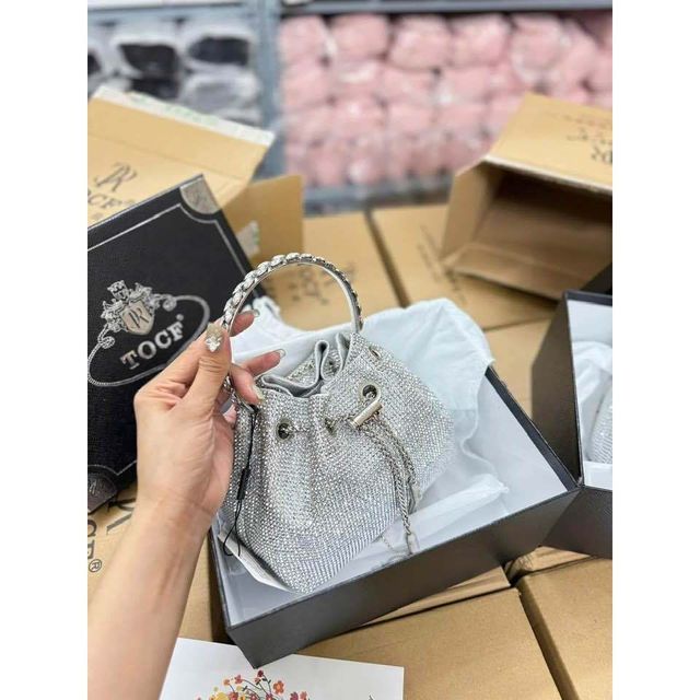 Ph&ugrave; hợp đi tiệc