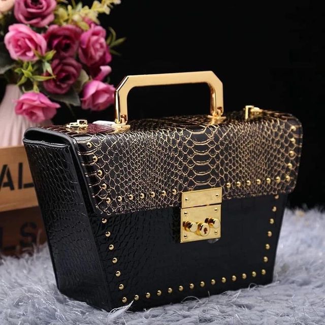 T&uacute;i cầm tay Nữ dạng Cốp Rương