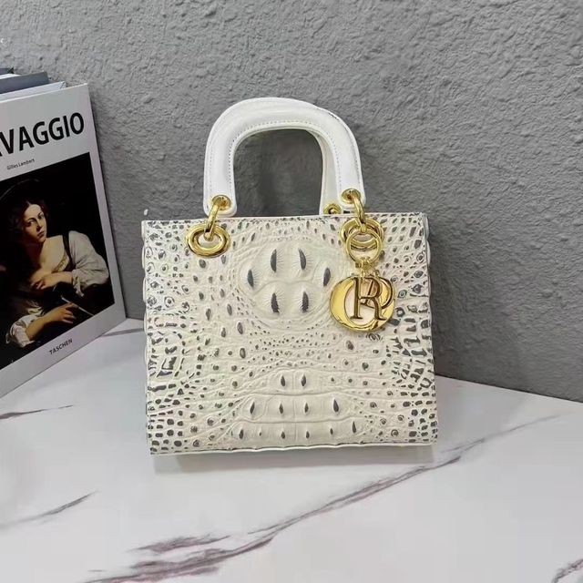 Kiểu d&aacute;ng t&uacute;i x&aacute;ch