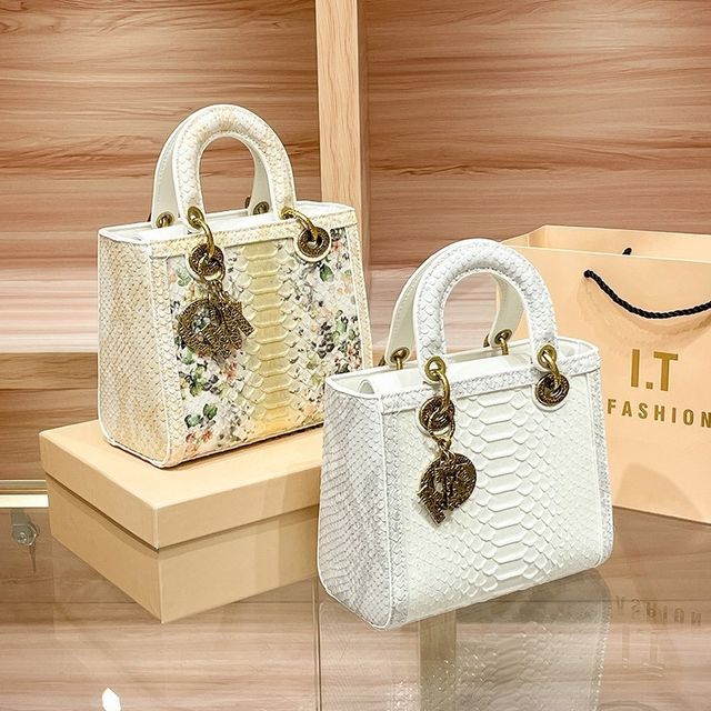T&uacute;i đeo VU&Ocirc;NG Nữ X&agrave; Cừ Phong C&aacute;ch Mới