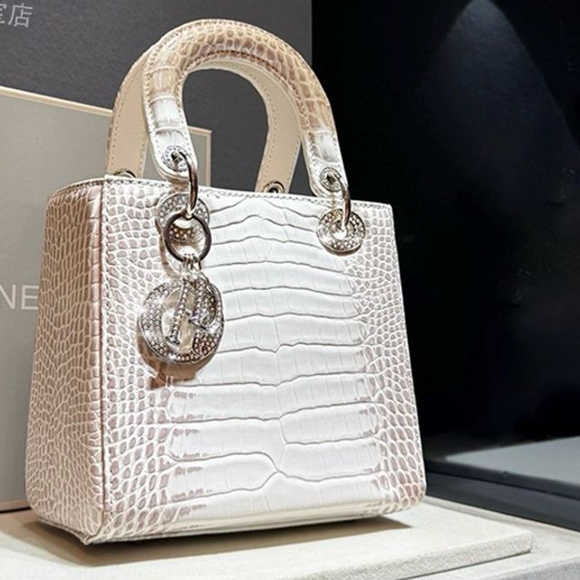 T&uacute;i x&aacute;ch nữ trắng da size 20