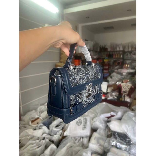 T&uacute;i x&aacute;ch th&ecirc;u thời trang phong c&aacute;ch mới