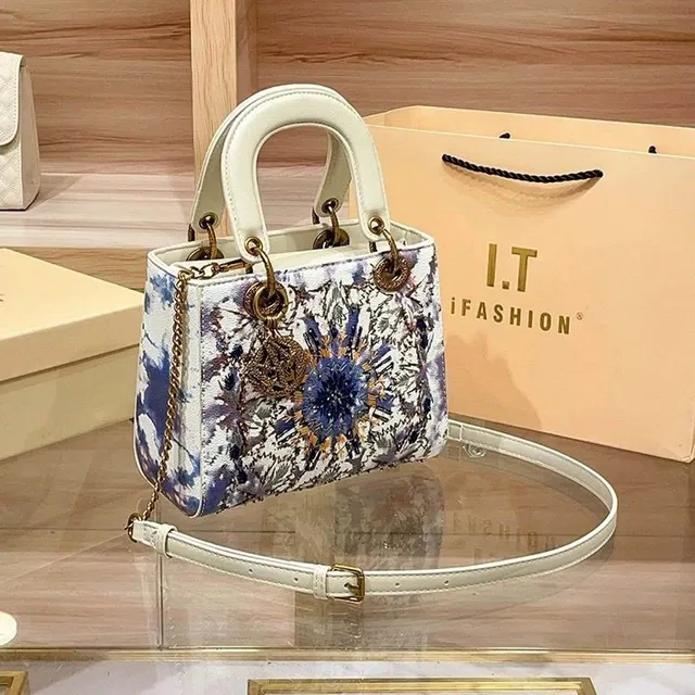 T&uacute;i x&aacute;ch nữ dạng th&ecirc;u Trắng