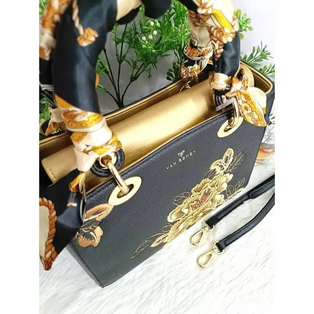 T&uacute;i Đi Tiệc Th&ecirc;u Hoa