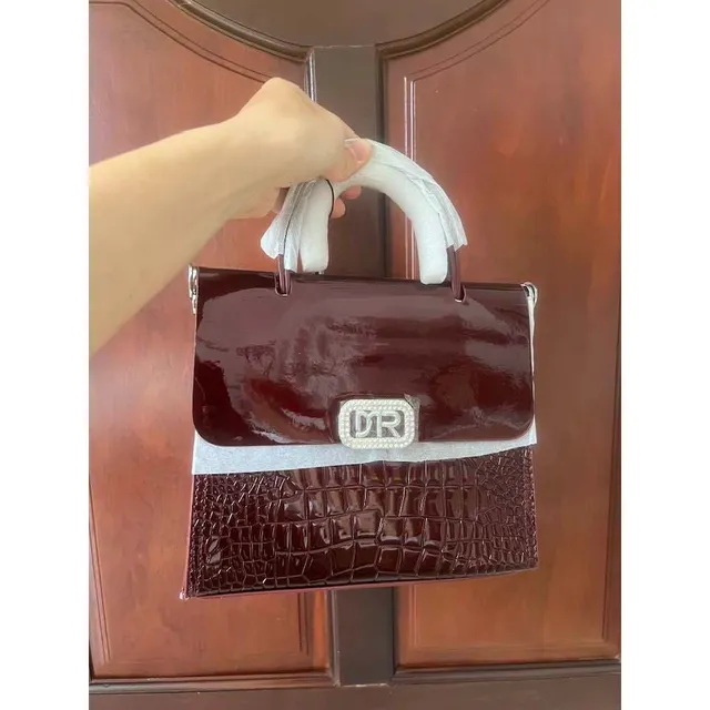 T&uacute;i x&aacute;ch Nữ d&aacute;ng cầm tay size 25 da b&oacute;ng sang trọng