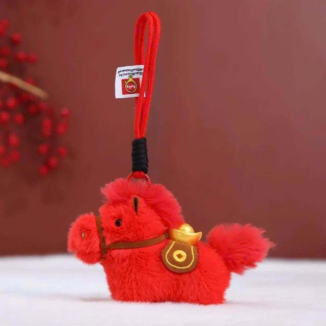 Charm ngựa c&otilde;ng v&agrave;ng