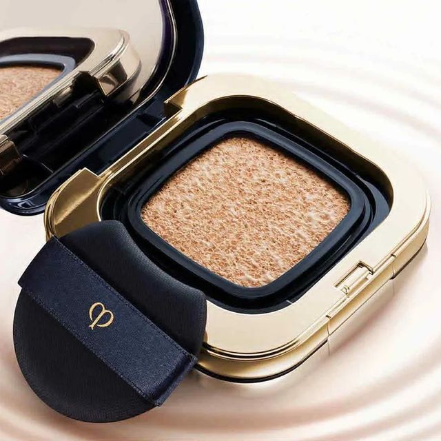 Phấn Nước Clé De Peau Radiant Cushion Foundation Dewy SPF