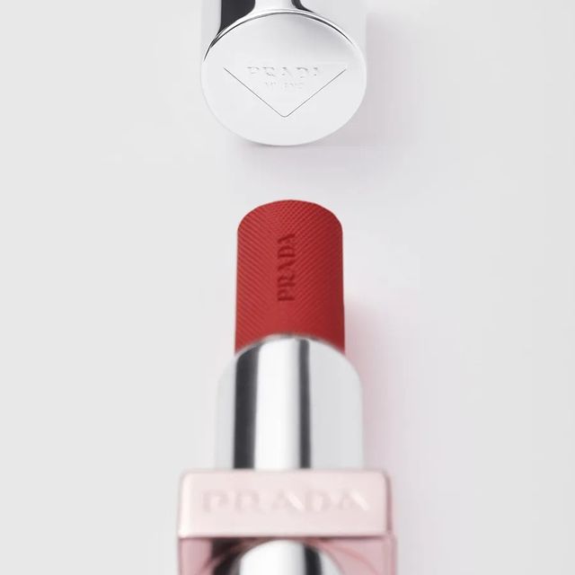 Son Prada Light Glowing Lip Color U020 Rosso phát sáng