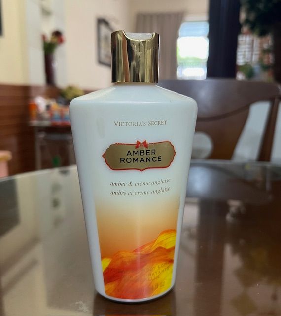 Sữa dưỡng thể Victoria&rsquo;s Secret Amber Romance - 250ml