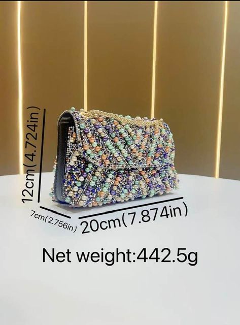 Cận cảnh t&uacute;i đ&iacute;nh đ&aacute;