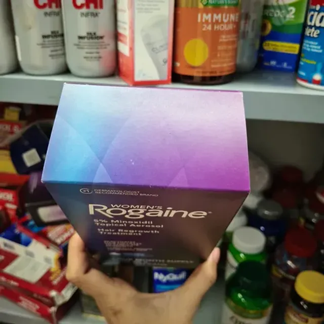 Sử dụng bọt mọc t&oacute;c Rogaine