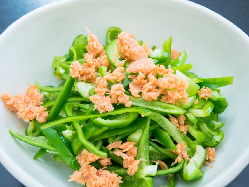 Ruốc c&aacute; hồi trộn rau củ