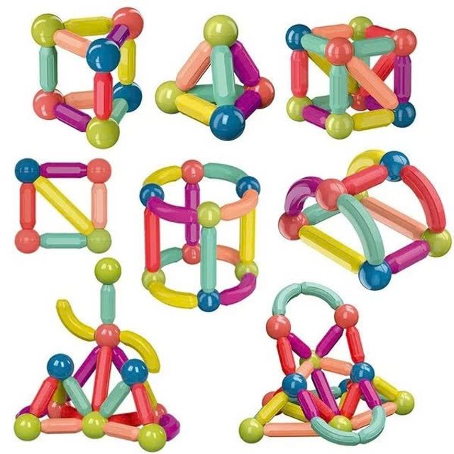 Trẻ em chơi với bộ đồ chơi Magnetic Stick