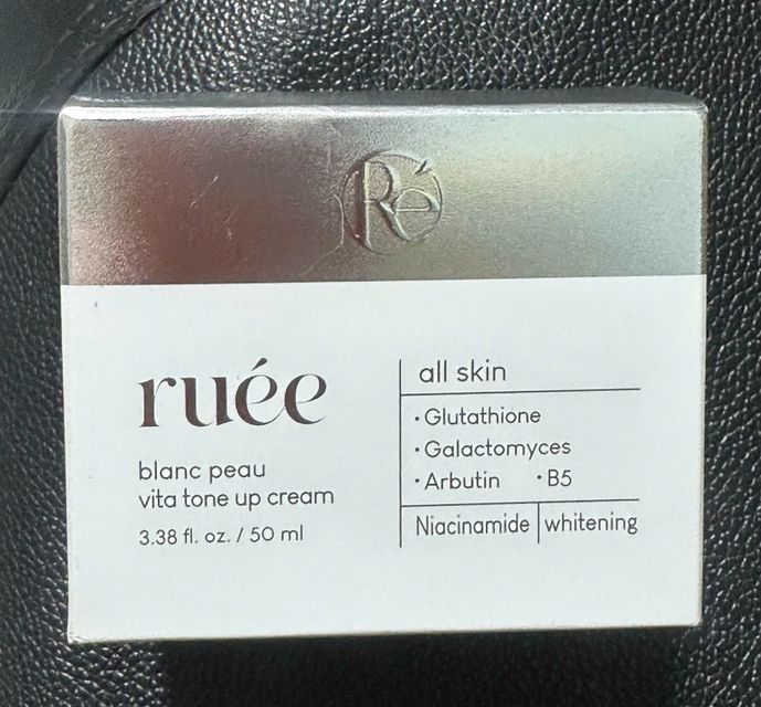 Kem Dưỡng Trắng Da Mờ N&aacute;m Ruee Blanc Peau Vita Tone Up Cream