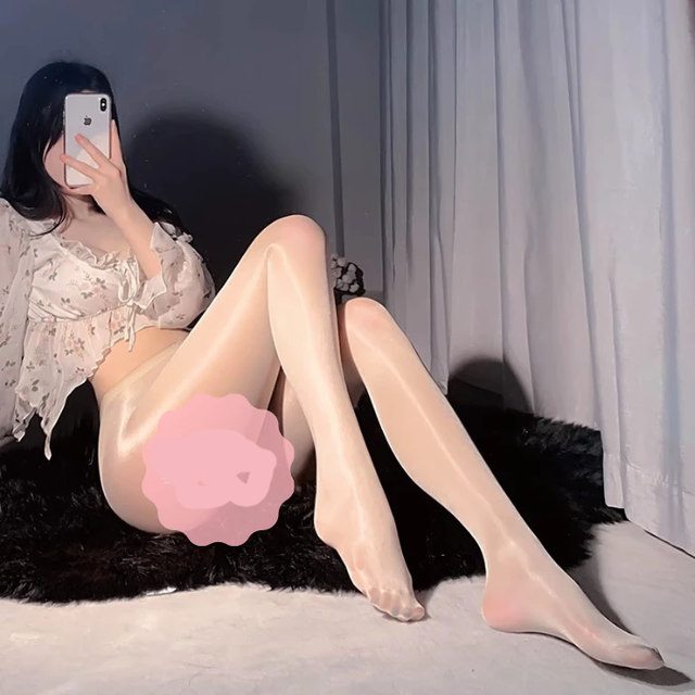 Quần Tất Nữ Xẻ Đ&aacute;y Sexy B&oacute;ng Dầu