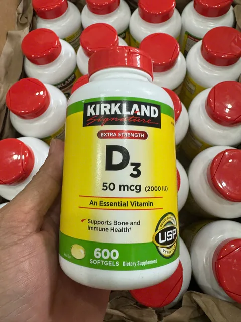 Vi&ecirc;n uống Vitamin D3 Kirkland Extra Strength D3 50mcg 2000IU 600 vi&ecirc;n