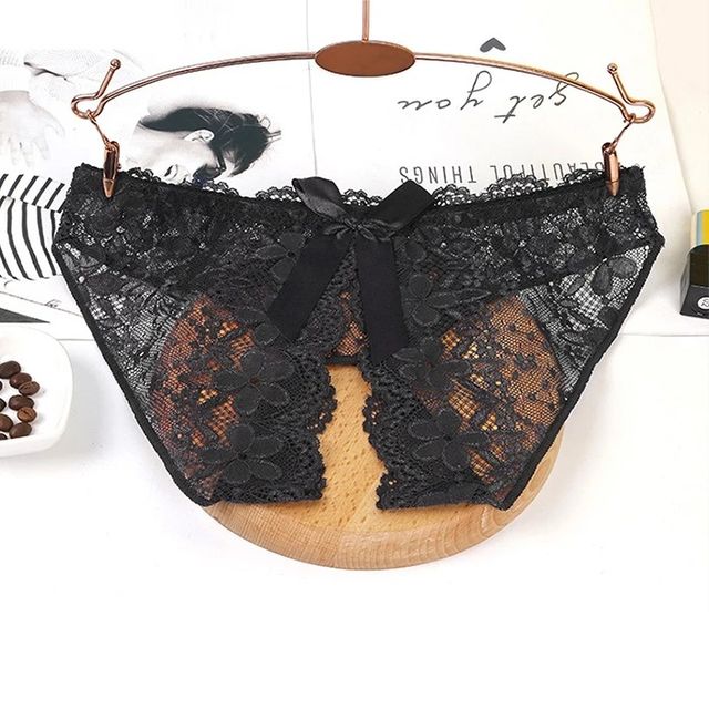 Quần L&oacute;t Sexy Ren Hoa Xẻ Đ&aacute;y