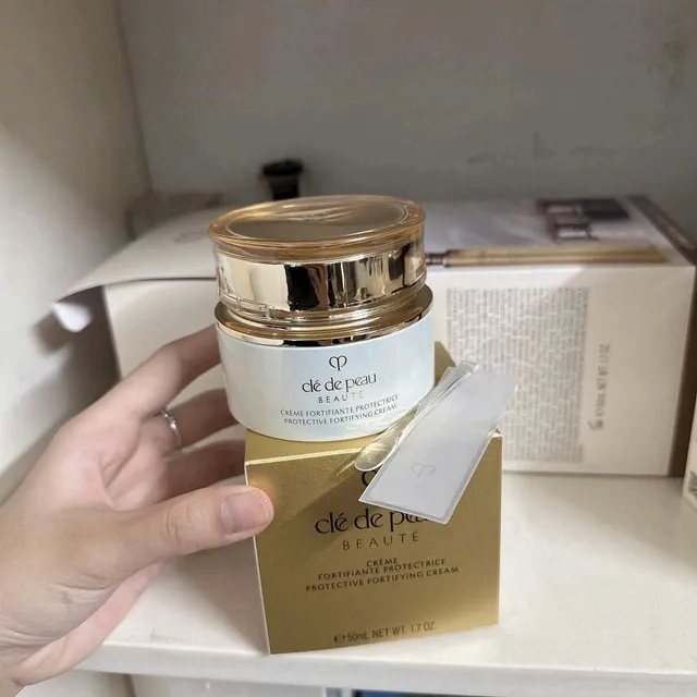 Bộ Đ&ocirc;i Kem Dưỡng Ng&agrave;y &ndash; Đ&ecirc;m CL&Eacute; DE PEAU BEAUT&Eacute;