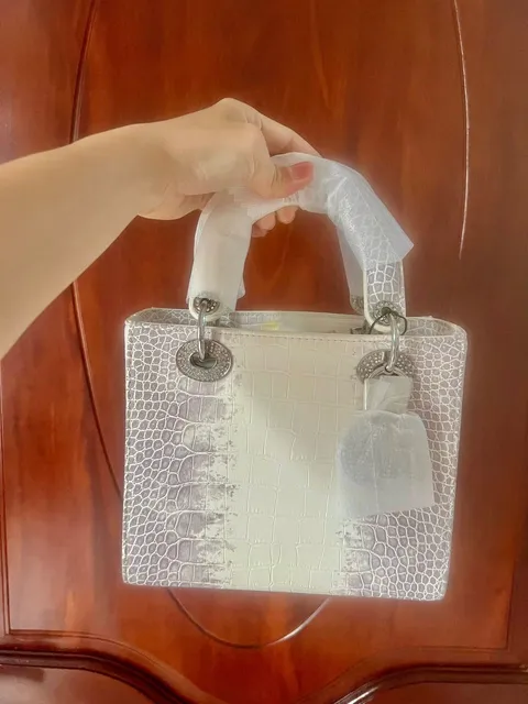 T&uacute;i x&aacute;ch nữ trắng da BẠCH TẠNG