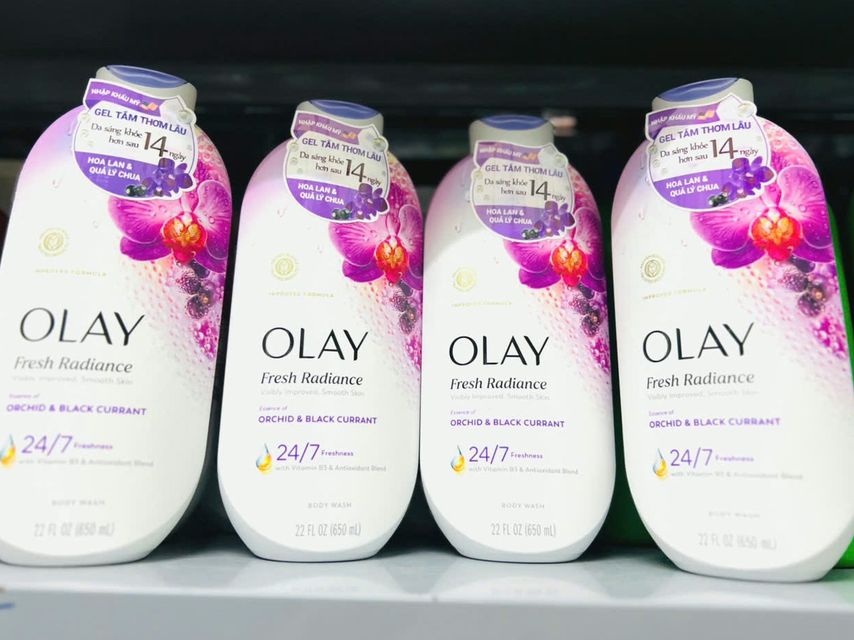Sữa tắm Olay hương hoa lan & quả lý chua lê