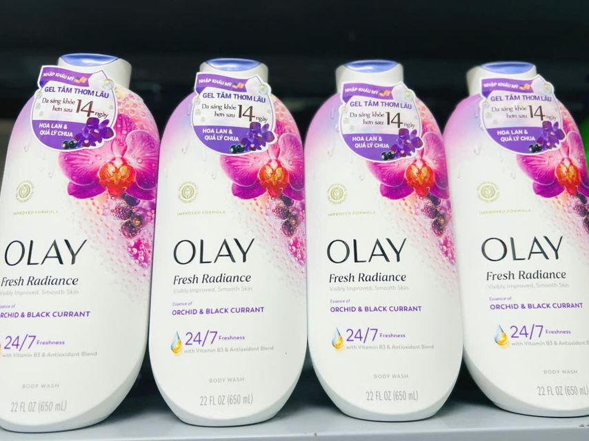 Sữa tắm Olay hương hoa lan & quả lý chua lê