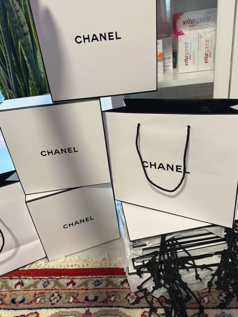 Túi giấy Chanel