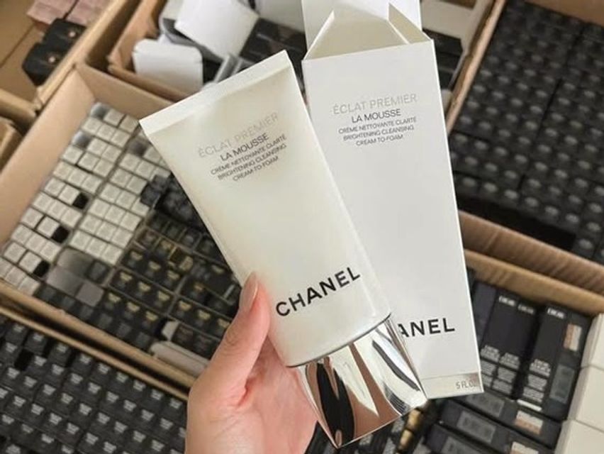 Sửa Rửa Mặt CHANEL La Mousse Camellia Cleansing Cream-To-Foam 150ml