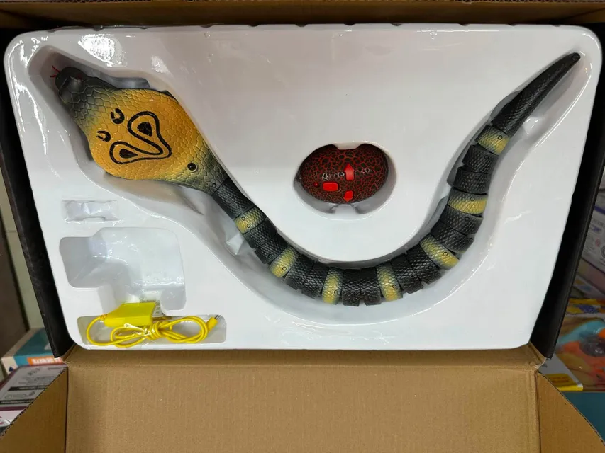 Đồ chơi con rắn hổ mang điều khiển từ xa