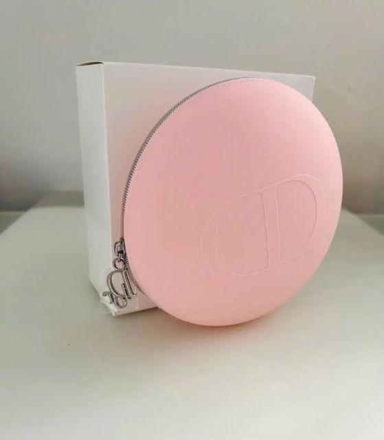 Sản phẩm ch&iacute;nh h&atilde;ng T&uacute;i Dior