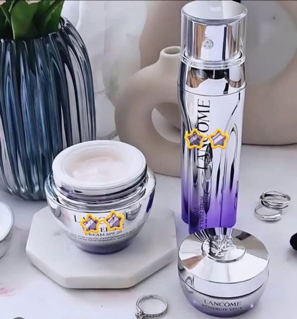 Một hộp Serum Lancome r&eacute;nergie