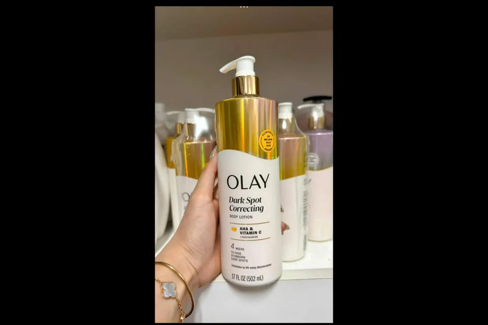Dưỡng thể body Olay Dark Spot Correcting Body Lotion AHA & Vitamin C 502ml