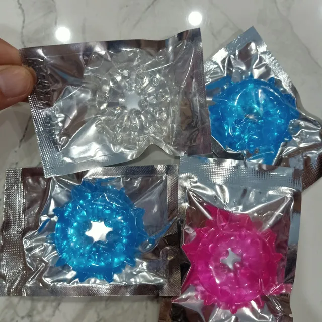 Phong c&aacute;ch với v&ograve;ng đeo tay