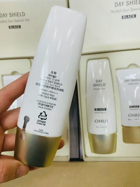 Sét Chống Nắng Ohui Day Shield Perfect Sun Black