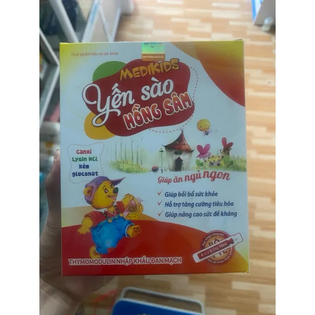 Hộp sản phẩm Siro Medikids Yến S&agrave;o Hồng S&acirc;m