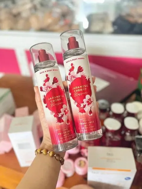 Xịt thơm toàn thân Bath & Body Works Body Spray Japanese Cherry Blossom 236ml