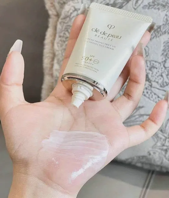 Kem bảo vệ chống nắng Cle De Peau UV SPF50