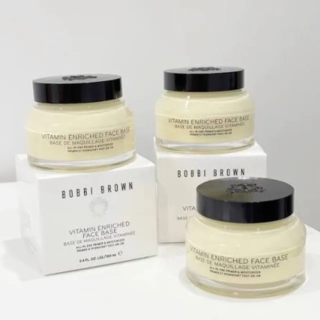 Kem L&oacute;t Dưỡng Ẩm Bobbi Brown Vitamin Enriched Face Base