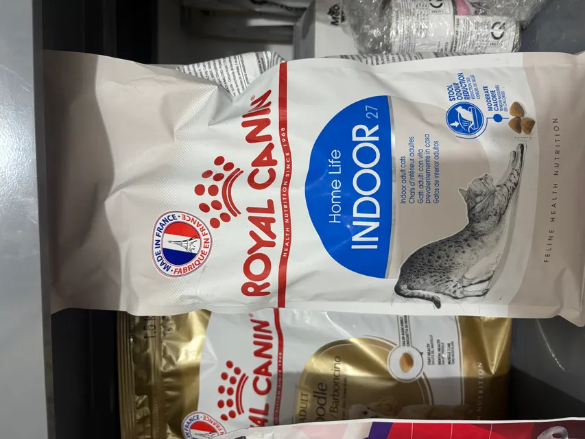 Thức ăn hạt cho m&egrave;o Royal Canin Indoor 27