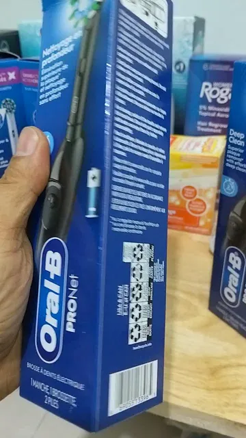 B&agrave;n chải đ&aacute;nh răng điện Oral-B